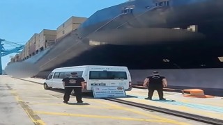 İzmir'de gemide yaklaşık 200 ton kaçak akaryakıt ele geçirildi