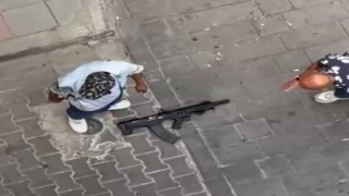 İzmirde sokak ortasında tüfekle dehşet saçan şehir magandaları kıskıvrak yakalandı