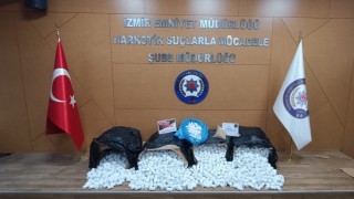 İzmirde zehir tacirlerine baskın: 3 tutuklama