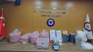 İzmirde zehir tacirlerine büyük darbe: 121 bin 816 uyuşturucu nitelikli hap ele geçirildi