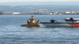 İzmit Körfezinde boğulmamak için deniz fenerine çıkan 3 kişiyi Sahil Güvenlik kurtardı