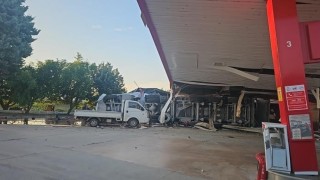 İznikte kömür yüklü tır akaryakıt istasyonuna daldı: 1 ölü