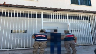 Jandarma aranan 2 şahsı yakaladı