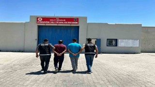 Kaçakçılık suçundan aranan 2 şahsı polis yakaladı
