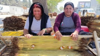 Kahramanmaraşın asırlık tarhana geleneğini yaşatan doğal çiğ ustaları naylon ürünlere karşı direniyor