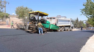 Kahramanmaraşta asfalt işçileri bunaltıcı sıcağa rağmen mesaisini sürdürüyor