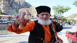 Kalpaklı asırlık çınar Amasyanın son esansçısı