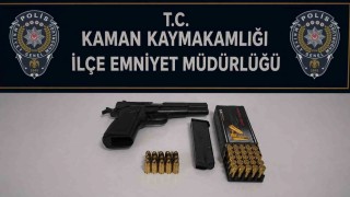 Kamanda ruhsatsız tabanca ve 52 fişek ele geçirildi