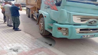 Kamyonun altında kalan bisikletli çocuk ağır yaralandı