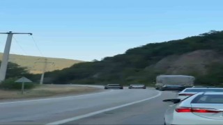 Karabük-Yenice kara yolunda tehlikeli sollamalar kamerada