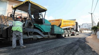 Karacabeyin Yenikaraağaç Mahallesinde yollar yenileniyor