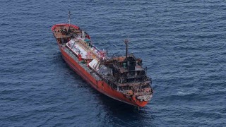Karadenizde dron saldırılarında hasar alan bir gemi daha Trabzona geldi