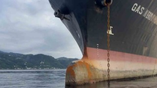 Karadenizde dron saldırısına uğrayan LPG tankeri Sürmene Tersanesinde tamir edilmeyi bekliyor