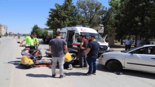 Karamanda otomobille çarpışan elektrikli bisikletin sürücüsü yaralandı