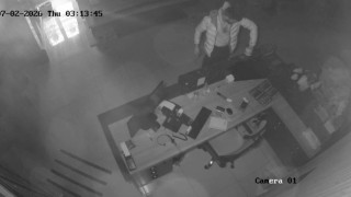 Karamanda pes dedirten hırsızlık: Camı kırarak içeri giren hırsız DMD hastası çocuğun yardım kumbarasındaki paraları çaldı