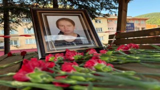 Karanfillerle anıldı: Tutku Burcu Köseoğlu için Kuran-ı Kerim ve dua programı düzenlendi