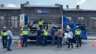 Kars'ta takla simülasyonu gerçeği aratmadı: Emniyet kemeri hayat kurtarır