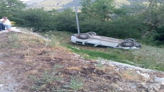 Kastamonuda otomobil tarlaya yuvarlandı: 3 yaralı