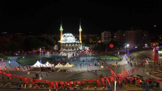 Kayseride 15 Temmuzun yıl dönümünde camilerden sela yükseldi