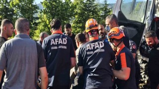 Kazada sıkışan sürücü için ekipler seferber oldu