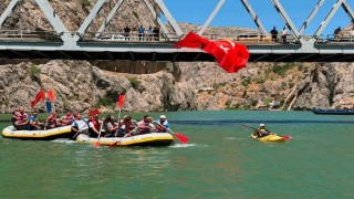 Kemaliyede su sporları tutkunları Fıratta buluştu