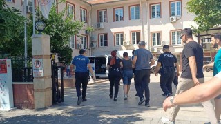 Kimlik vermek istemeyen kadın polislere zor anlar yaşattı