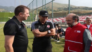 Kızılaydan Palandökende kamp yapan takımlara tatlı jesti