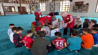 Kızılaydan yaz Kuran kurslarındaki çocuklara sürpriz