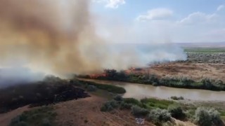 Kızılırmak Nehri çevresinde korkutan örtü yangını