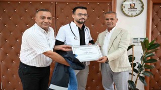 Kızıltepe Belediyesinde çalışan zabıta memuru azmiyle doktor oldu