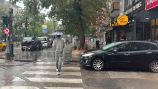 Kocaelide aniden bastıran sağanak hayatı olumsuz etkiledi