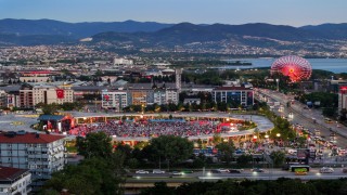 Kocaelinin meydanları sosyal hayatın merkezi oldu