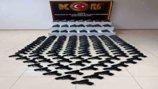 Konyada polisten kaçakçılık operasyonu: 228 adet ruhsatsız tabanca ele geçirildi