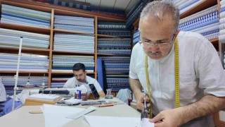 Konyada üç kuşaktır desen desen gömlek dikiyorlar