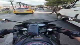 Kör noktada kalan yayaya motosiklet çarptı, o anlar kask kamerasında
