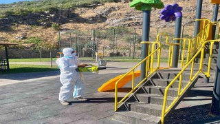 Körfezde çocuk parklarında hijyen mesaisi