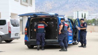 Kozanda ‘yağma suçundan aranan firariler jandarma operasyonu ile yakalandı