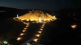 Kraliçeler mezarlığı gece de ziyarete açıldı
