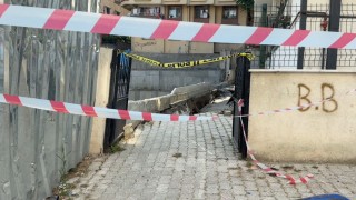 Küçükçekmecede inşaat temelindeki göçük paniğe neden oldu