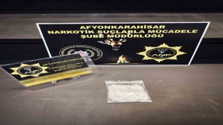 Kullandıkları araçta uyuşturucu ile yakalanan 2 kişi tutuklandı
