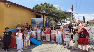 Kuran Kursunda eğitim gören çocuklara dondurma ikramı