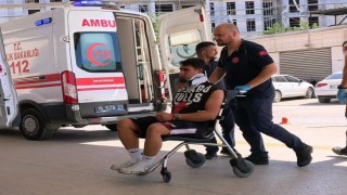 Lastiği patlayan cip şarampole uçtu: 3 yaralı