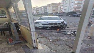 Lüleburgazda otomobiller çarpıştı: Bir sürücü hastaneye kaldırıldı