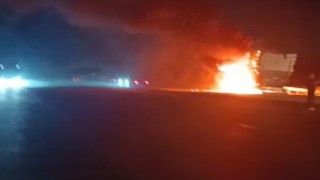 Malatya'da saman yüklü tır alev alev yandı