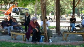 Malatyada sıcak havada parklar doldu