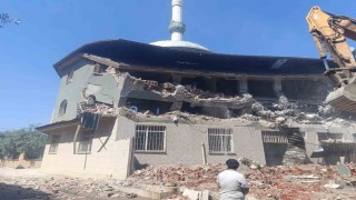 Manisada 28 yıllık cami yıkılıyor