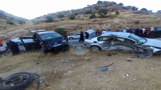 Mardinde iki otomobil çarpıştı: 9 yaralı