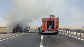 Mardin'de seyir halindeki tanker alev aldı