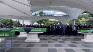 Mehmet Ararın babası toprağa verildi
