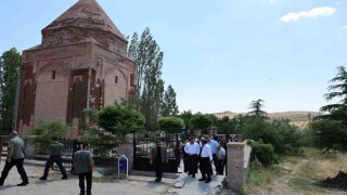 Melikgazi Türbesi Restorasyon ve Peyzaj Projesi için yerinde inceleme